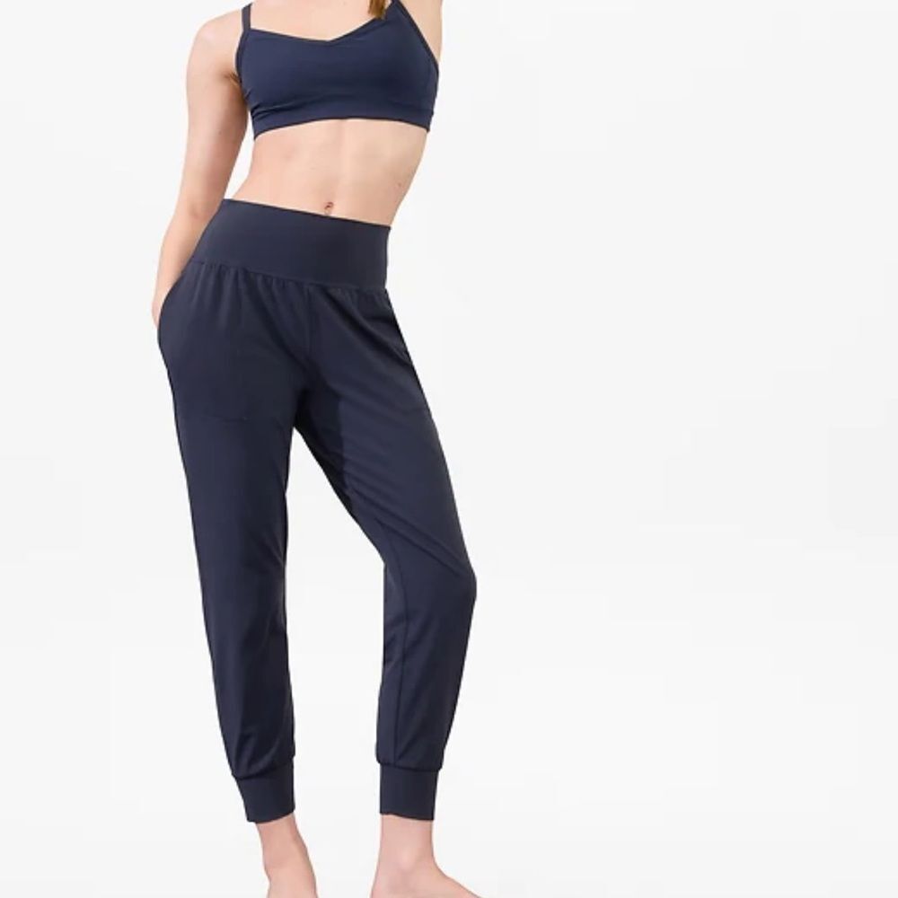 Athleta Salutation Jogger in PowerVita stretch yoga navy women’s pants small EUC